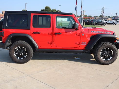 Used 2025 Jeep Wrangler Unlimited Rubicon 4xe w/ Safety Group AWD/4WD image 4