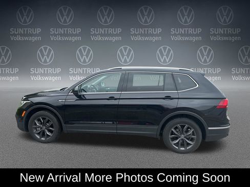 Used 2023 Volkswagen Tiguan SE FWD image 3