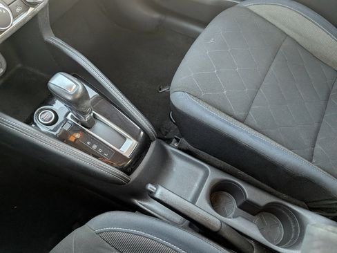 Used 2018 Nissan Kicks S image 21