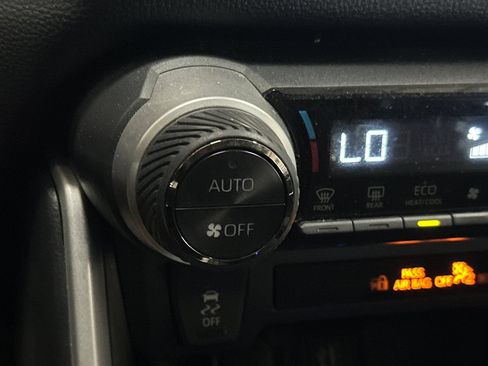 Certified 2025 Toyota RAV4 XLE AWD/4WD image 30