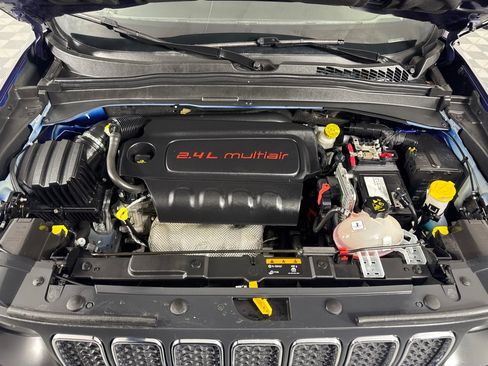 Used 2019 Jeep Renegade Latitude w/ Cold Weather Group image 29