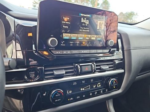 Used 2025 Nissan Pathfinder SV image 23