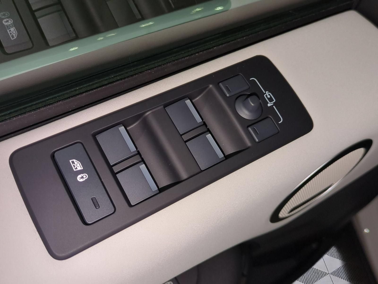 New 2026 Land Rover Discovery S AWD/4WD image 12