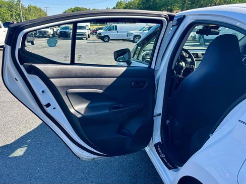 Used 2021 Nissan Versa S FWD image 15