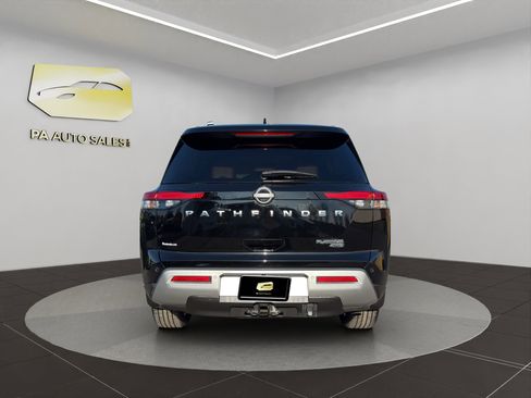 Used 2022 Nissan Pathfinder Platinum w/ Cargo Package image 6