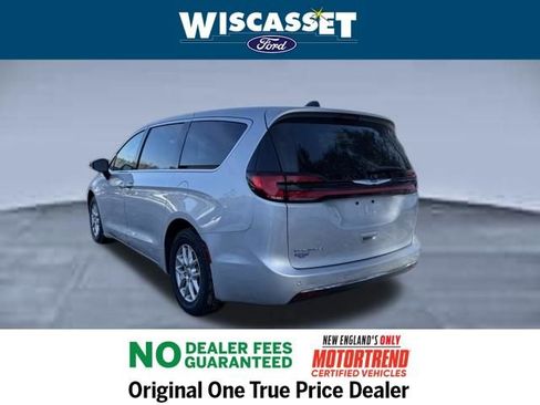 Used 2024 Chrysler Pacifica Touring-L image 27