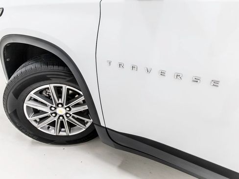 Used 2022 Chevrolet Traverse LT FWD image 11