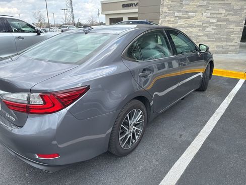 Used 2017 Lexus ES 350 w/ Luxury Package image 5