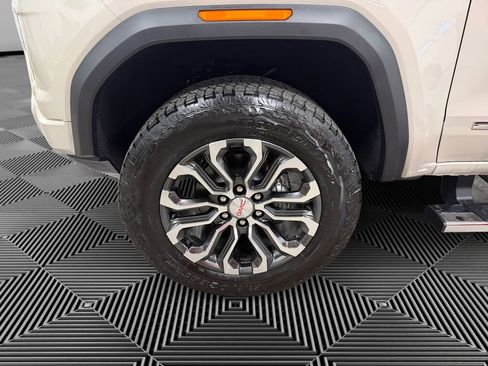 New 2026 GMC Canyon Denali image 9