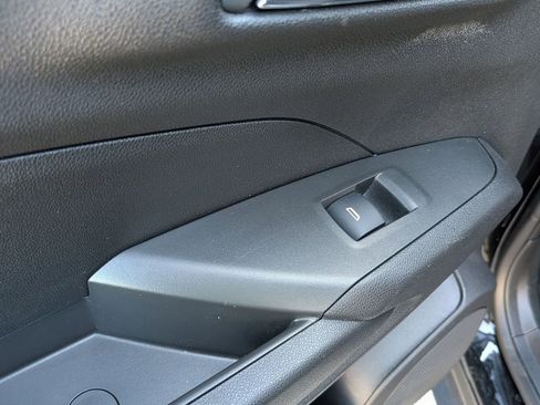 Used 2025 Chevrolet Trax LT w/ LT Convenience Package FWD image 26