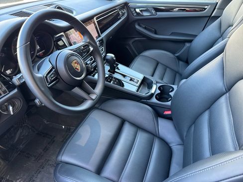Certified 2026 Porsche Macan AWD/4WD image 4