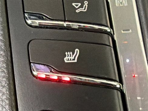 Used 2021 Porsche Macan S image 32