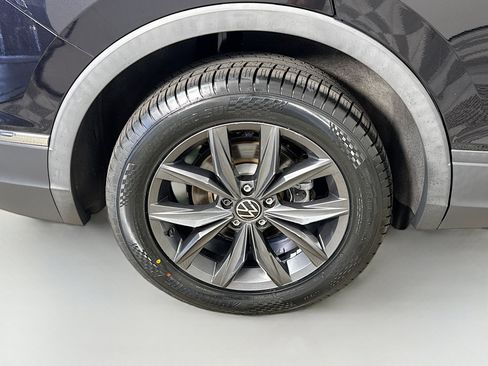 Used 2022 Volkswagen Tiguan SE FWD image 33