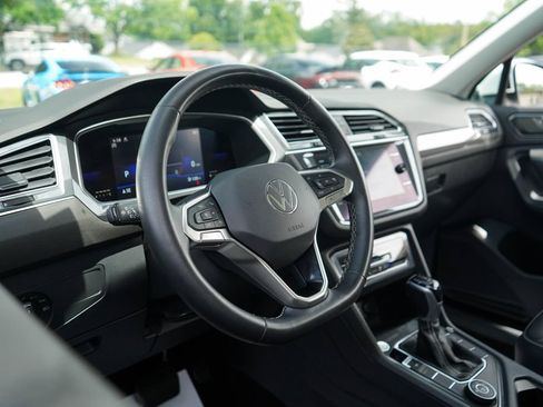 Used 2022 Volkswagen Tiguan SE w/ Panoramic Sunroof Package AWD/4WD image 5
