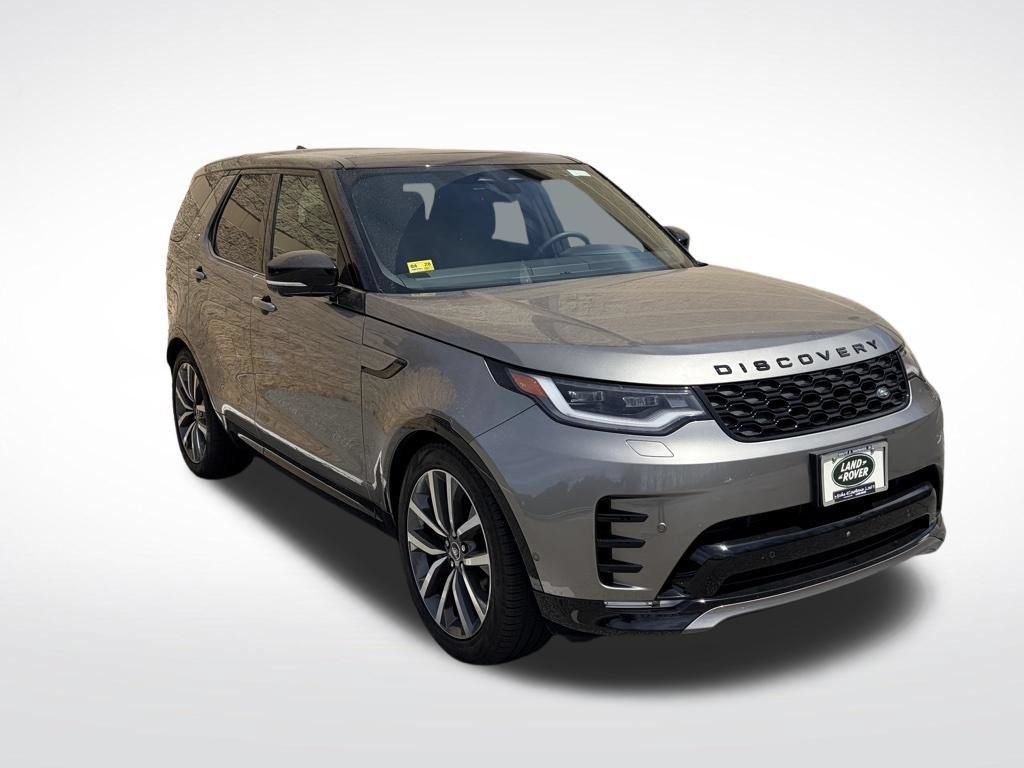Certified 2025 Land Rover Discovery Dynamic SE AWD/4WD image 3