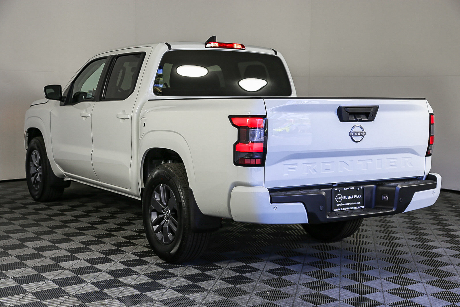 Used 2025 Nissan Frontier SV RWD image 6