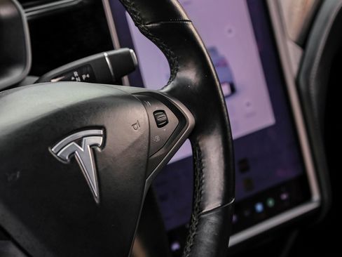 Used 2018 Tesla Model X 75D image 21