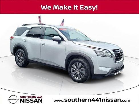 Certified 2024 Nissan Pathfinder SV image 1