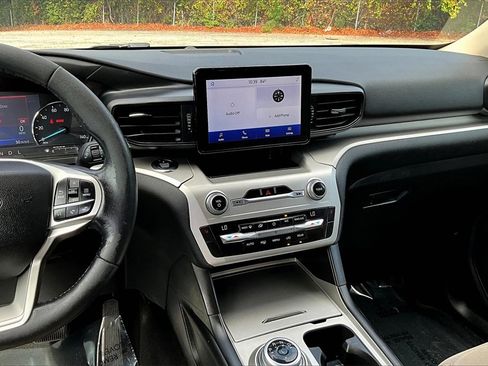 Used 2021 Ford Explorer XLT image 10