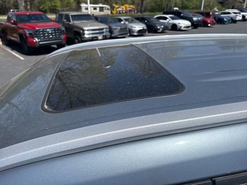 Used 2023 Toyota Highlander XLE image 11