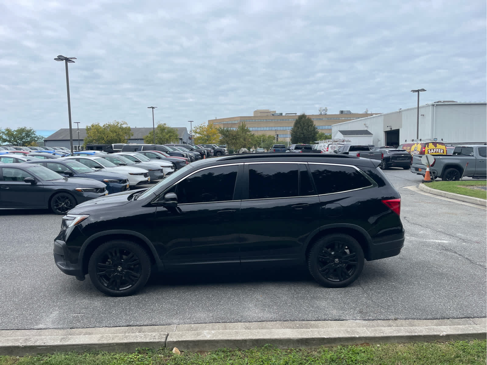 Used 2022 Honda Pilot Special Edition image 2