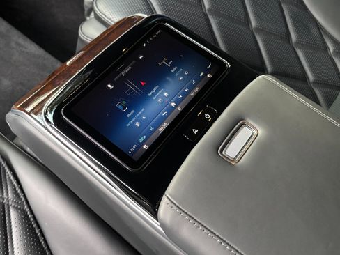 Used 2024 Mercedes-Benz Maybach S 580 4MATIC image 52