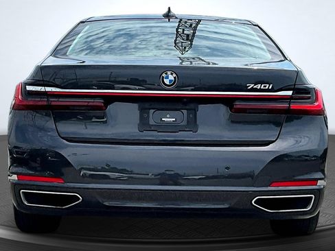 Used 2022 BMW 740i RWD image 4