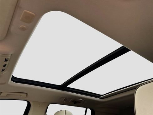 Used 2021 GMC Yukon Denali w/ Denali Premium Package image 18