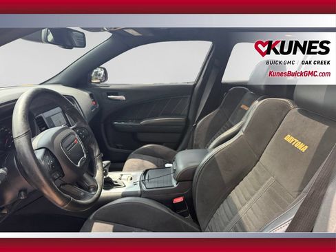Used 2017 Dodge Charger R/T RWD image 22