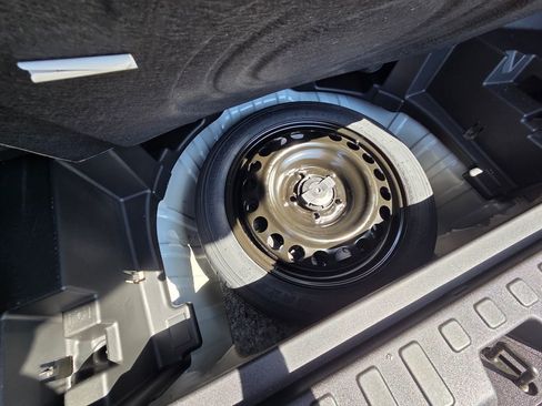 Used 2024 Chevrolet Equinox LT w/ LPO, Floor Liner Package FWD image 30