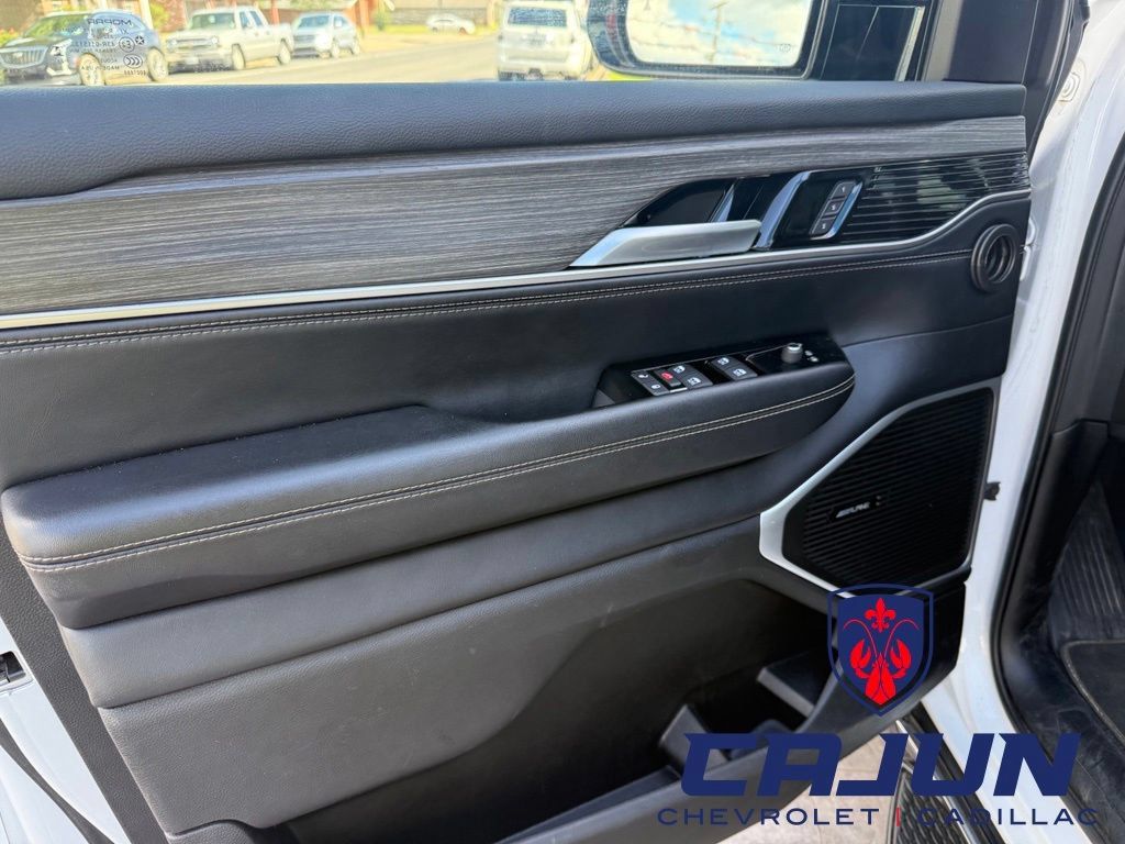 Used 2024 Jeep Wagoneer Series III AWD/4WD image 9