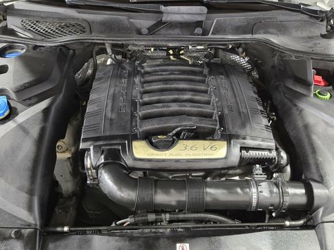 Used 2018 Porsche Cayenne Platinum Edition image 34