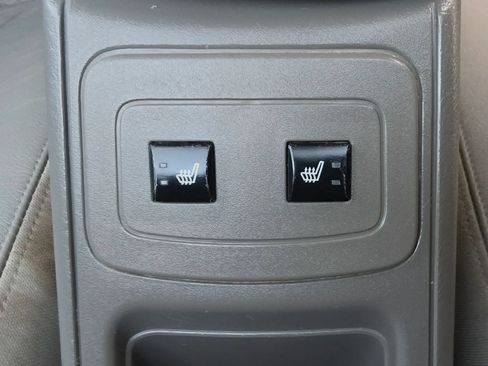 Used 2006 Mitsubishi Raider XLS AWD/4WD image 13
