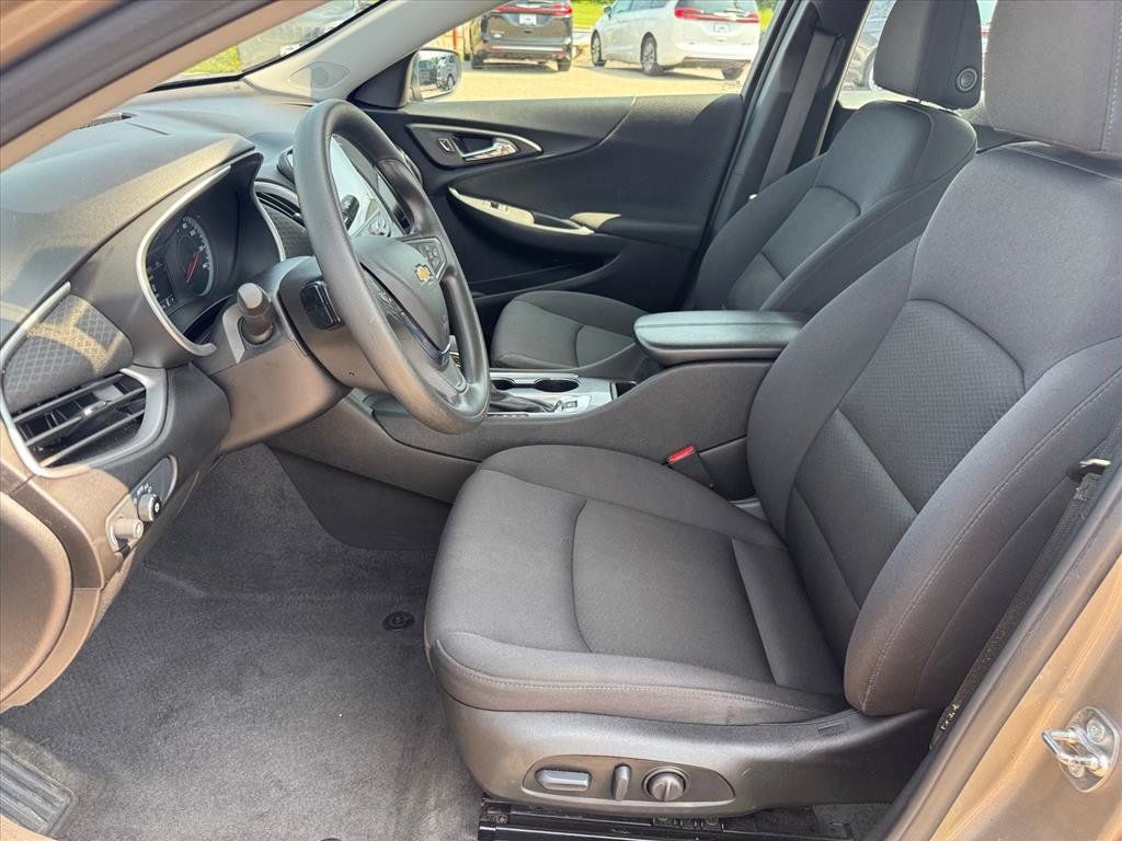Used 2024 Chevrolet Malibu LT FWD image 6