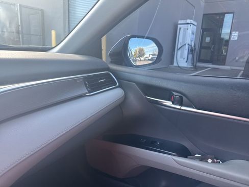 Used 2018 Toyota Camry L image 11