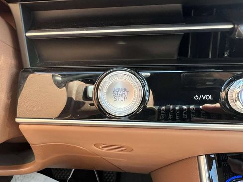 Certified 2026 Genesis GV70 2.5T Advanced AWD/4WD image 30