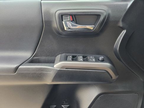 Used 2022 Toyota Tacoma TRD Sport w/ Technology Package image 20