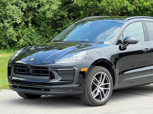 Certified 2026 Porsche Macan AWD/4WD image 11