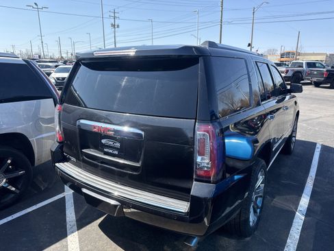 Used 2020 GMC Yukon Denali w/ Denali Ultimate Package AWD/4WD image 3