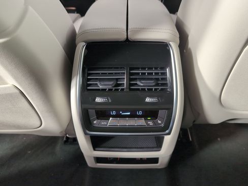 New 2026 BMW X7 M60i image 29