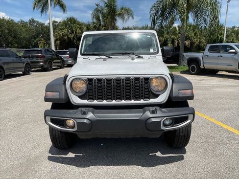 Used 2025 Jeep Gladiator Sport AWD/4WD image 11
