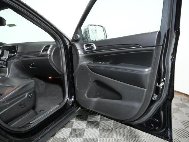 Used 2019 Jeep Grand Cherokee Limited AWD/4WD image 10