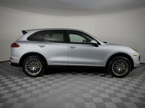 Used 2016 Porsche Cayenne S image 10