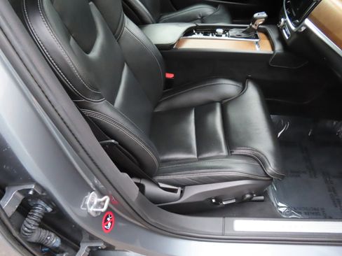 Used 2018 Volvo S90 T6 Inscription w/ Convenience Package image 16