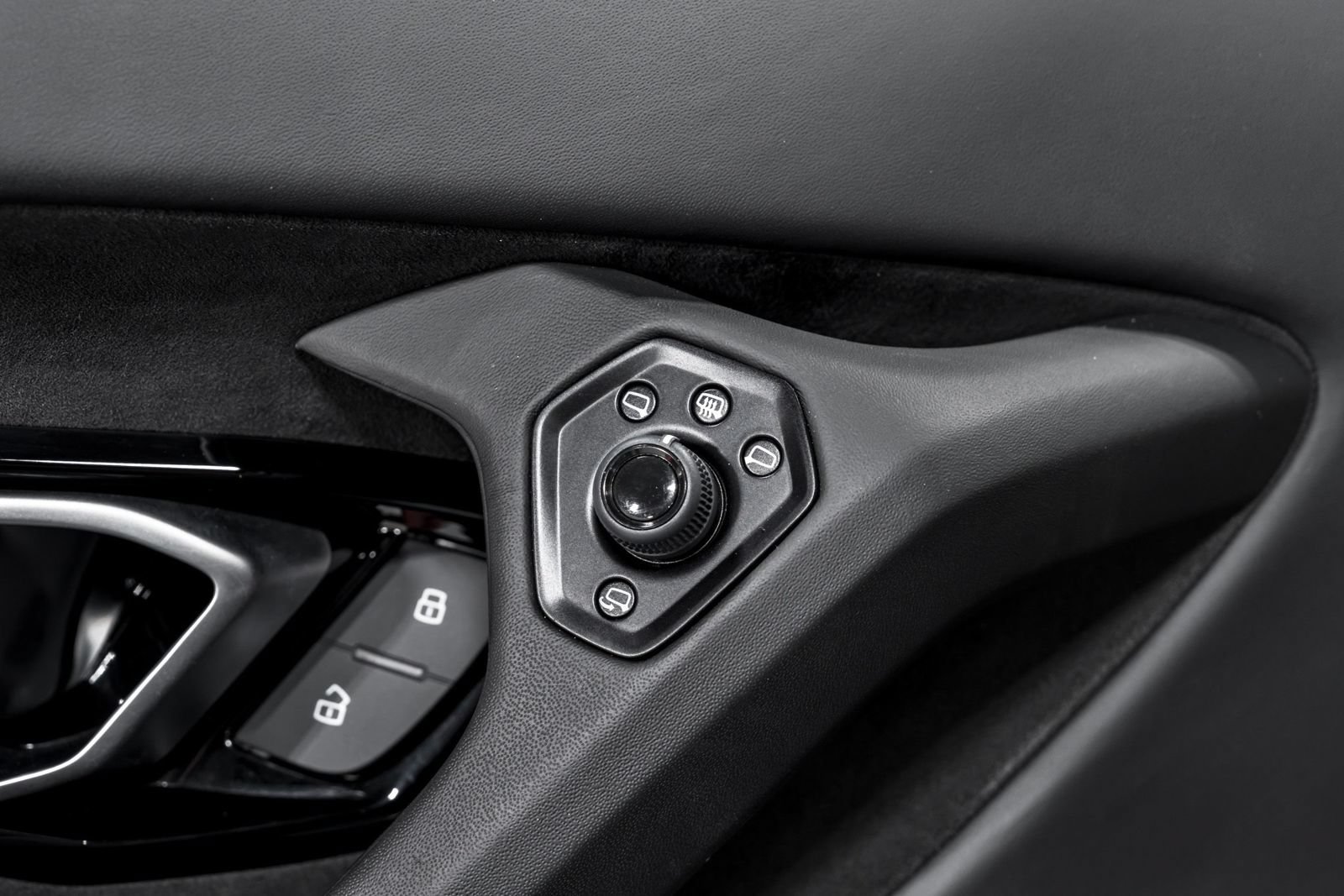 Used 2021 Lamborghini Huracan EVO RWD image 10
