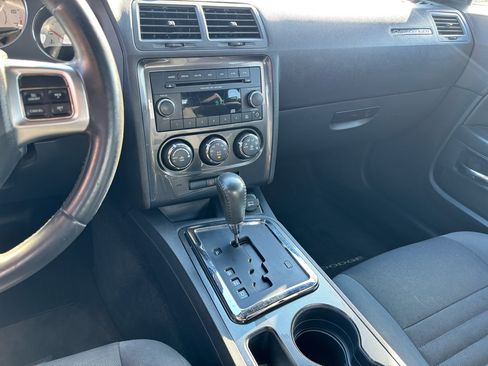 Used 2012 Dodge Challenger SXT image 14