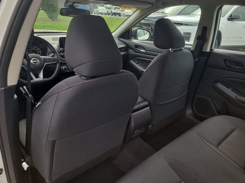 Used 2025 Nissan Altima 2.5 SV FWD image 11
