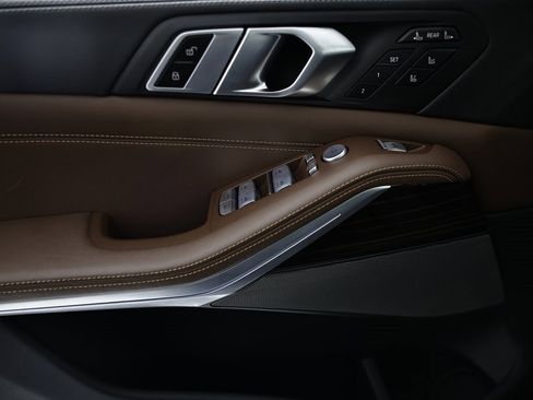 Used 2023 BMW X7 xDrive40i w/ Executive Package image 17