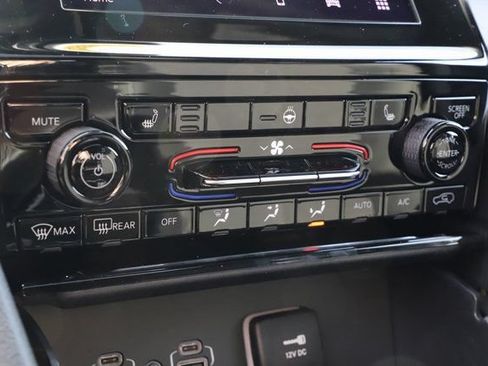 New 2025 Jeep Grand Cherokee Laredo X w/ Luxury Tech Group I AWD/4WD image 28