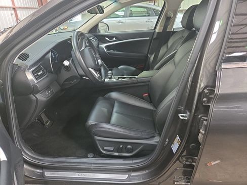 Used 2025 Genesis G70 2.5T RWD image 9